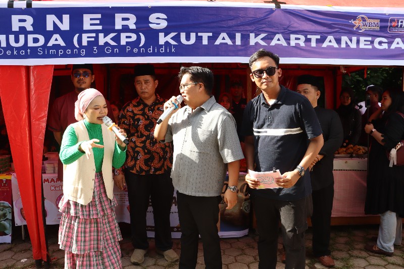 Takjil War Perdana di Kelurahan Sukarame Kecamatan Tenggarorong Sukses Meriahkan Ramadan