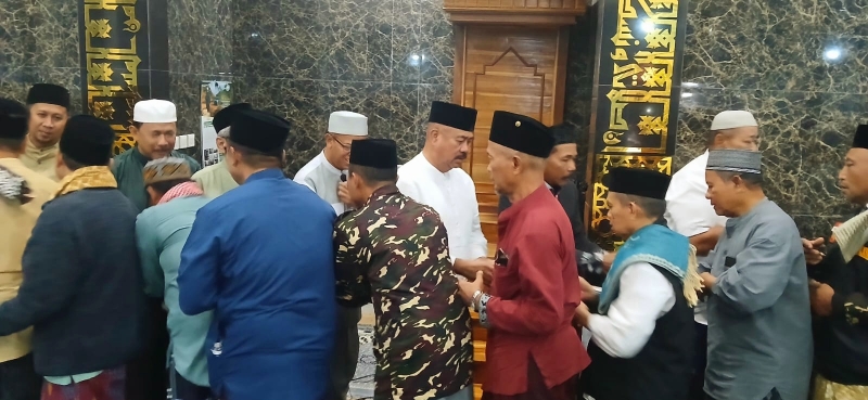 Bupati Edi Damansyah Kunjungi Masjid Al Kahfi Loa Ipuh untuk Safari Syawal 1446 H
