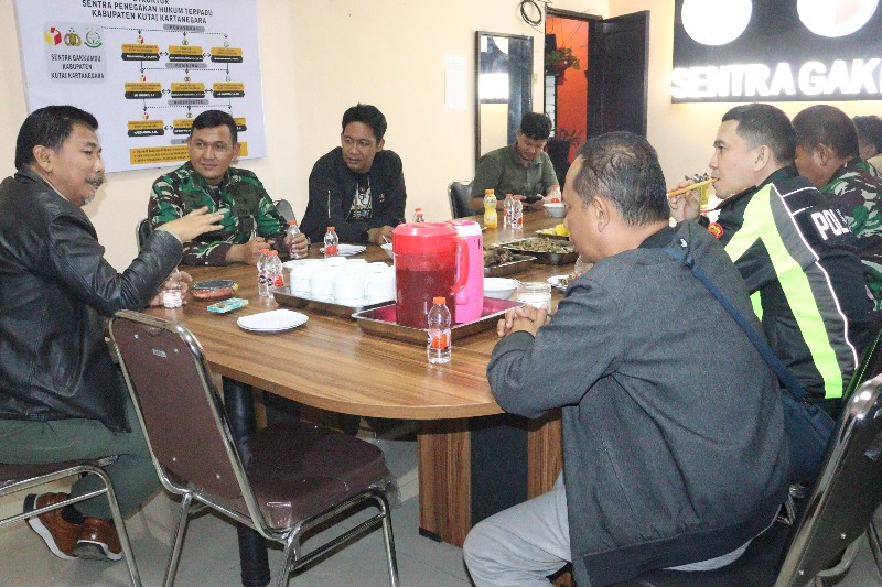 Sunggono Pantau Kesiapan TPS di Tenggarong Seberang dan Tenggarong untuk PSU