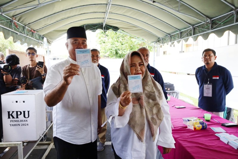 Edi Damansyah Pimpin Semangat Demokrasi dengan Coblos Di TPS 22 Arwana Timbau
