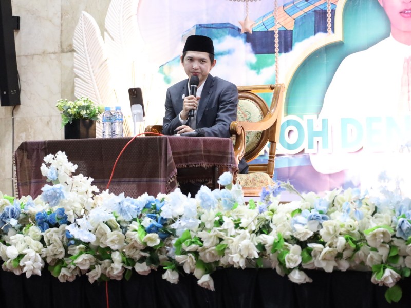 Sunggono Motivasi Milenial di Malam Tabligh Akbar Bersama Ustadz Dennis Liem Tenggarong