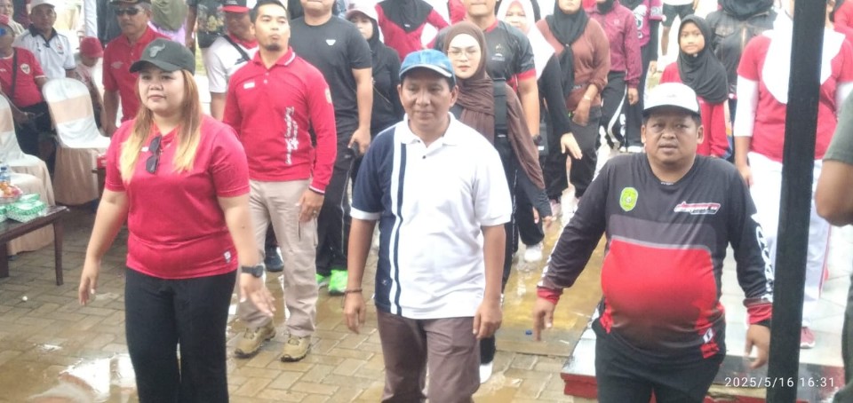 Manunggal Jaya Kukar Bergoyang di Senam Jantung Sehat dan Zumba Party Meski Hujan